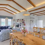 Luxury With Private Pool And Large Garden In Dalyan וילה