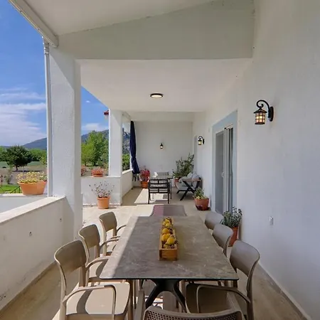 Luxury With Private Pool And Large Garden In Dalyan 别墅