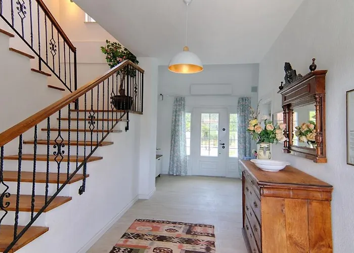 Luxury With Private Pool And Large Garden In Dalyan 别墅